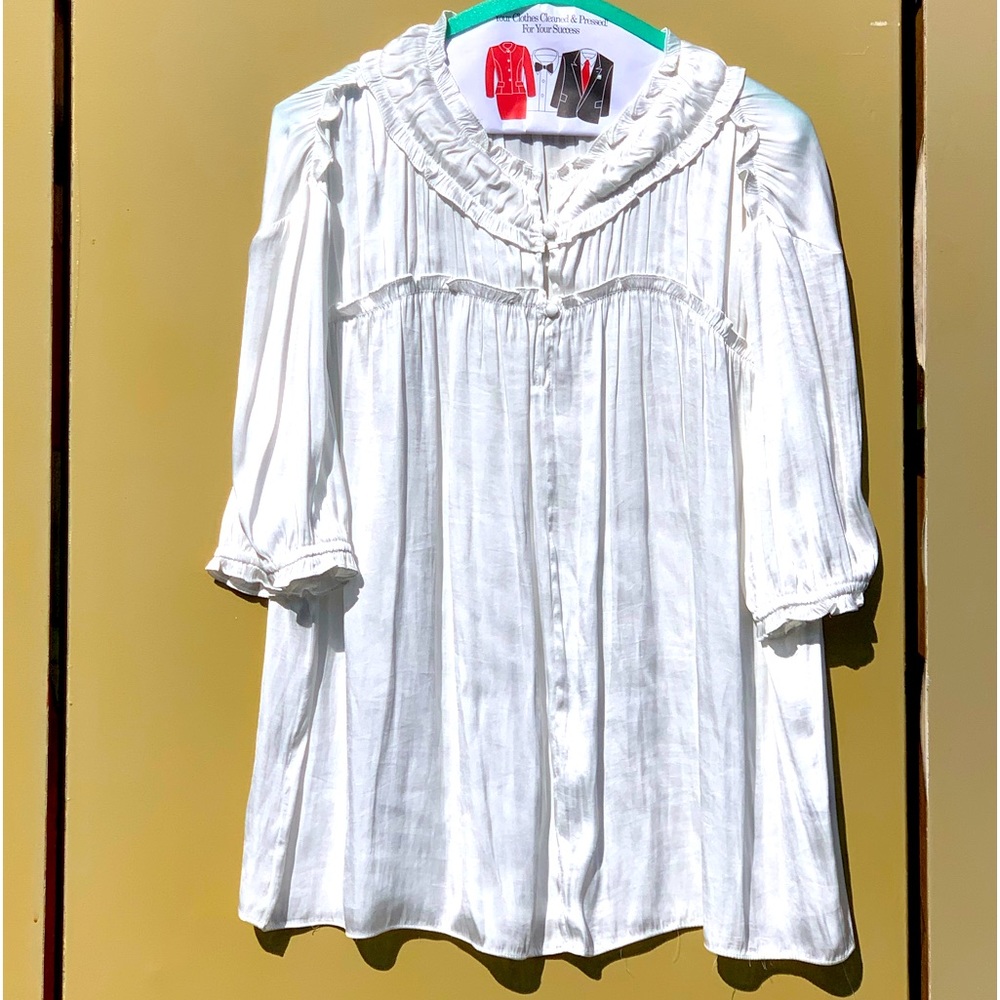 Beautiful white blouse. Like new.
